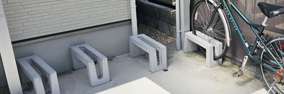 置くだけで設置可能なスタイリッシュな自転車スタンドのイメージ画像