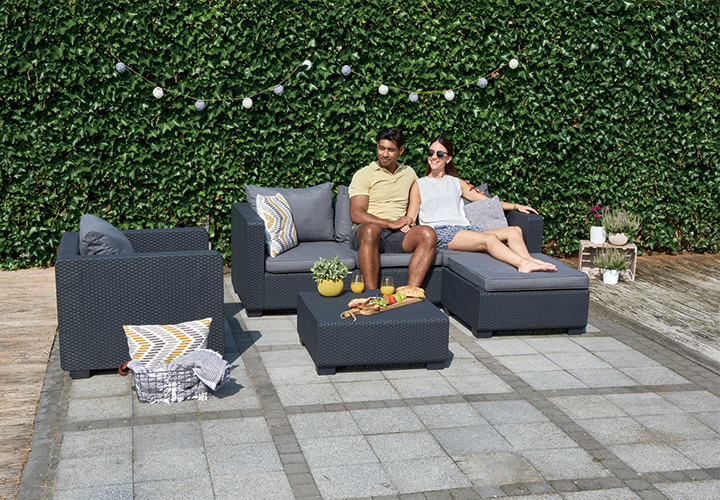 樹脂製ラタン調ファニチャー「ケター（KETER） サルタ 3シーター ソファ（3 SEATER SOFA）」