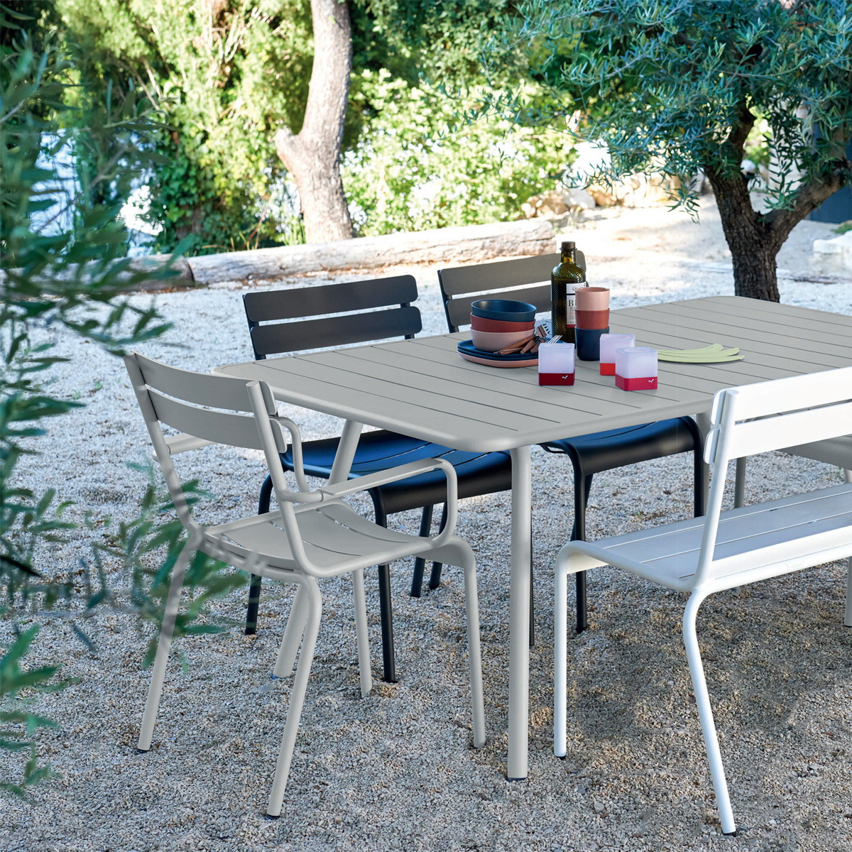 アルミ製ガーデンチェア 「Fermob フェルモブ ルクセンブールアームチェア」