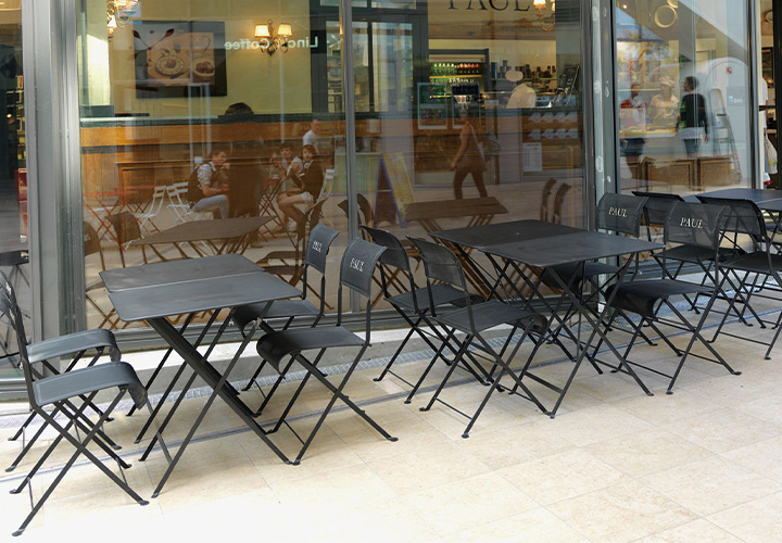 屋外用テーブル「Fermob ビストロ スクエアテーブル71H」