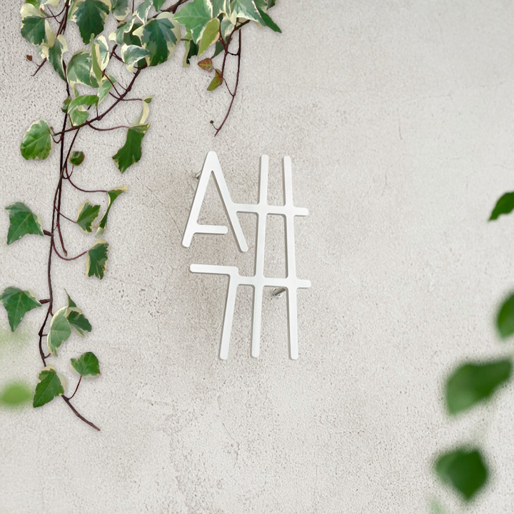 縦長で背の高い書体の表札 ノッピー