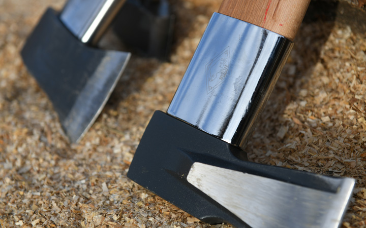 中型の薪割り斧 「BISON（バイソン） AXE PROFILINEシリーズ スプリッティングアックス」