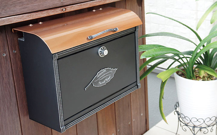 クラシカルな郵便ポスト 「コパリッドポスト リーフ」