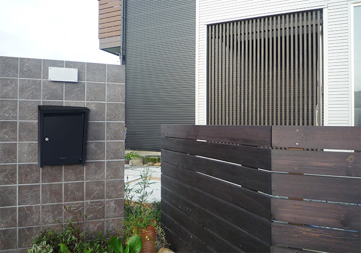 「ドゥカユ（DECAYEUX）社製 郵便ポスト D110 （上入れ前出し）」