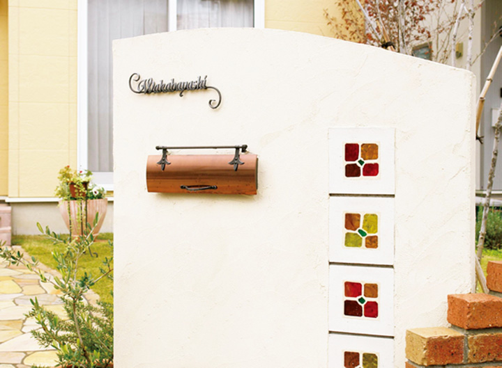 口金ポストを隠す「ポストカバー」