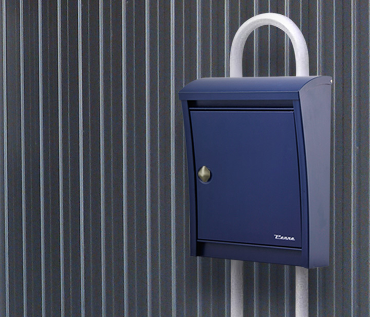 つまみに交換できる 壁掛ポスト 「ペンネ社 （Penne） 壁掛け郵便ポスト STEELY スティーリー （レバー付き）」