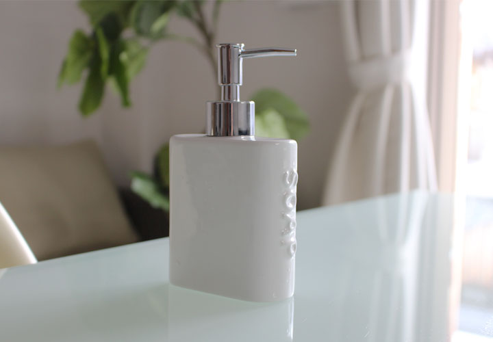 陶器のソープディスペンサー ブルカデザイン SOAP