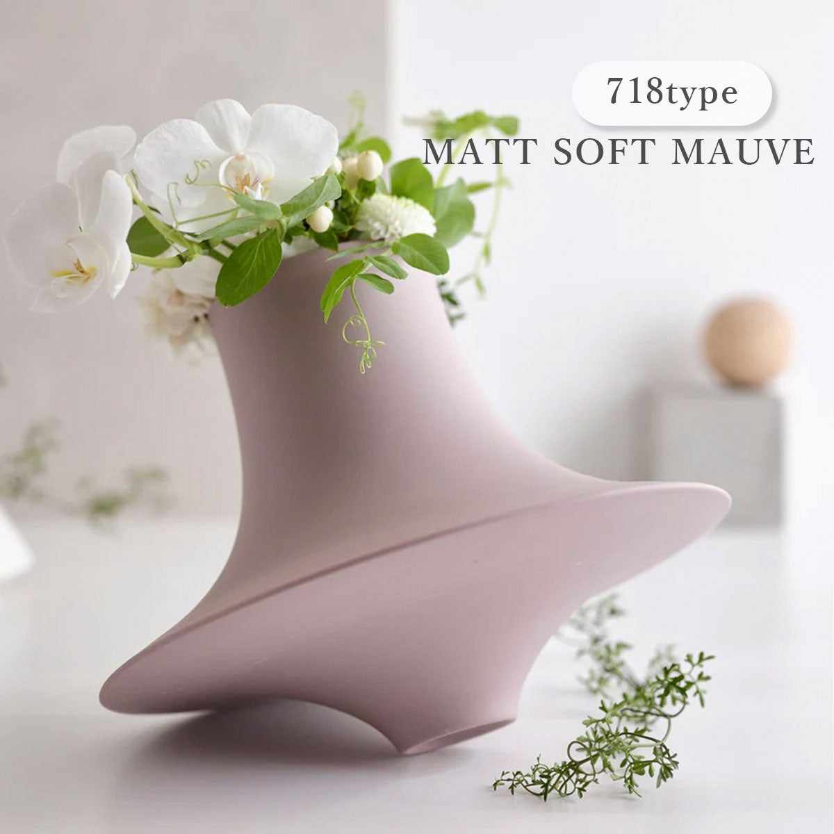 File（フィレ） 717タイプ使用イメージ。マットソフトモーヴのアップ画像。